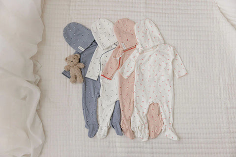 EYL'S AND CO IVORY/PINK ORGANIC COTTON CLUSTER FLOWER & LEAF TAKE ME HOME SET