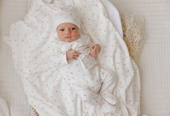 EYL'S AND CO IVORY/PINK ORGANIC COTTON CLUSTER FLOWER & LEAF TAKE ME HOME SET